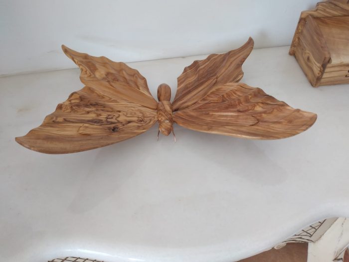 Mariposa realizada en madera