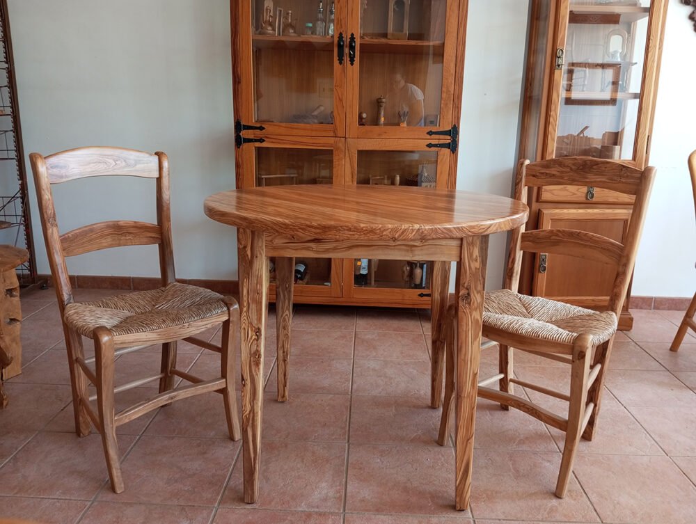 Conjunto mesa y sillas de olivo